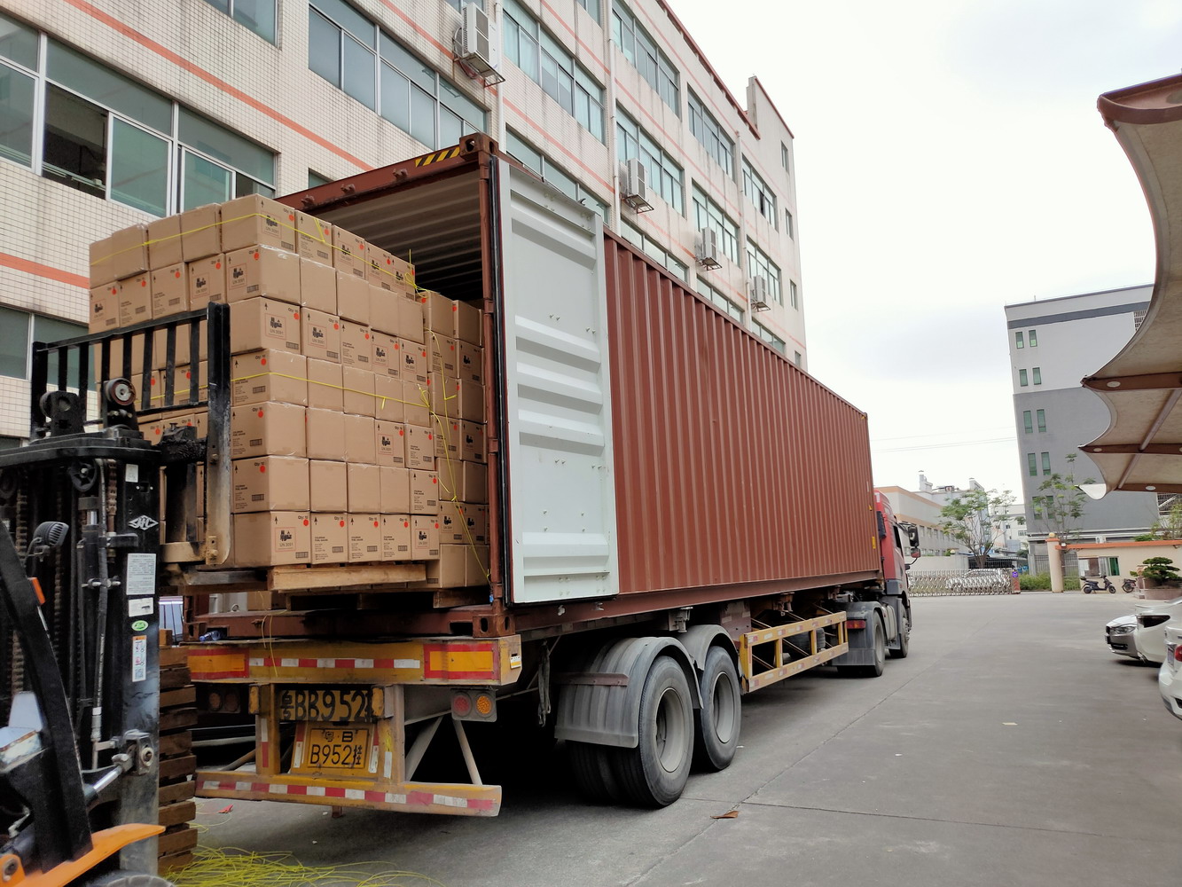 Container loading at Paibon factory